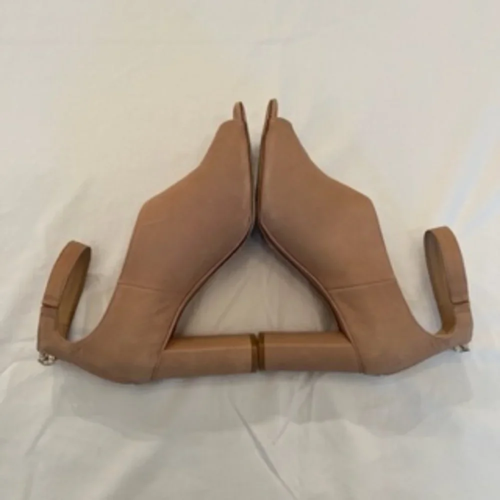 Antonio Melani High Heels. Size 9.5. Beige
